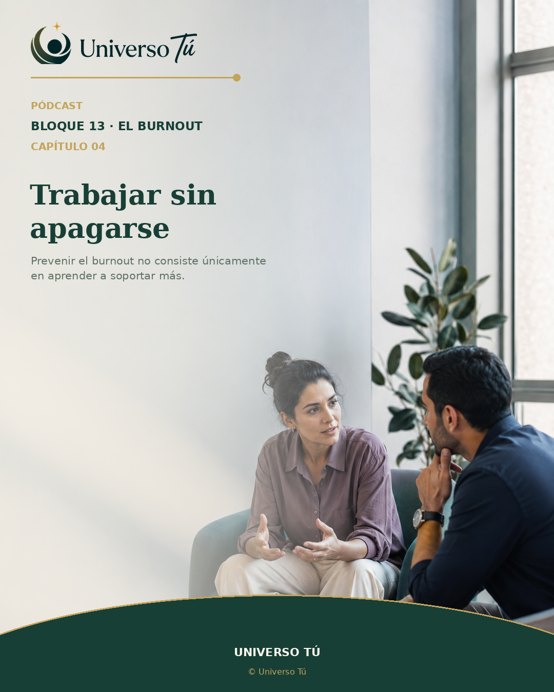 Dos profesionales conversando con calma sobre carga de trabajo en un entorno luminoso