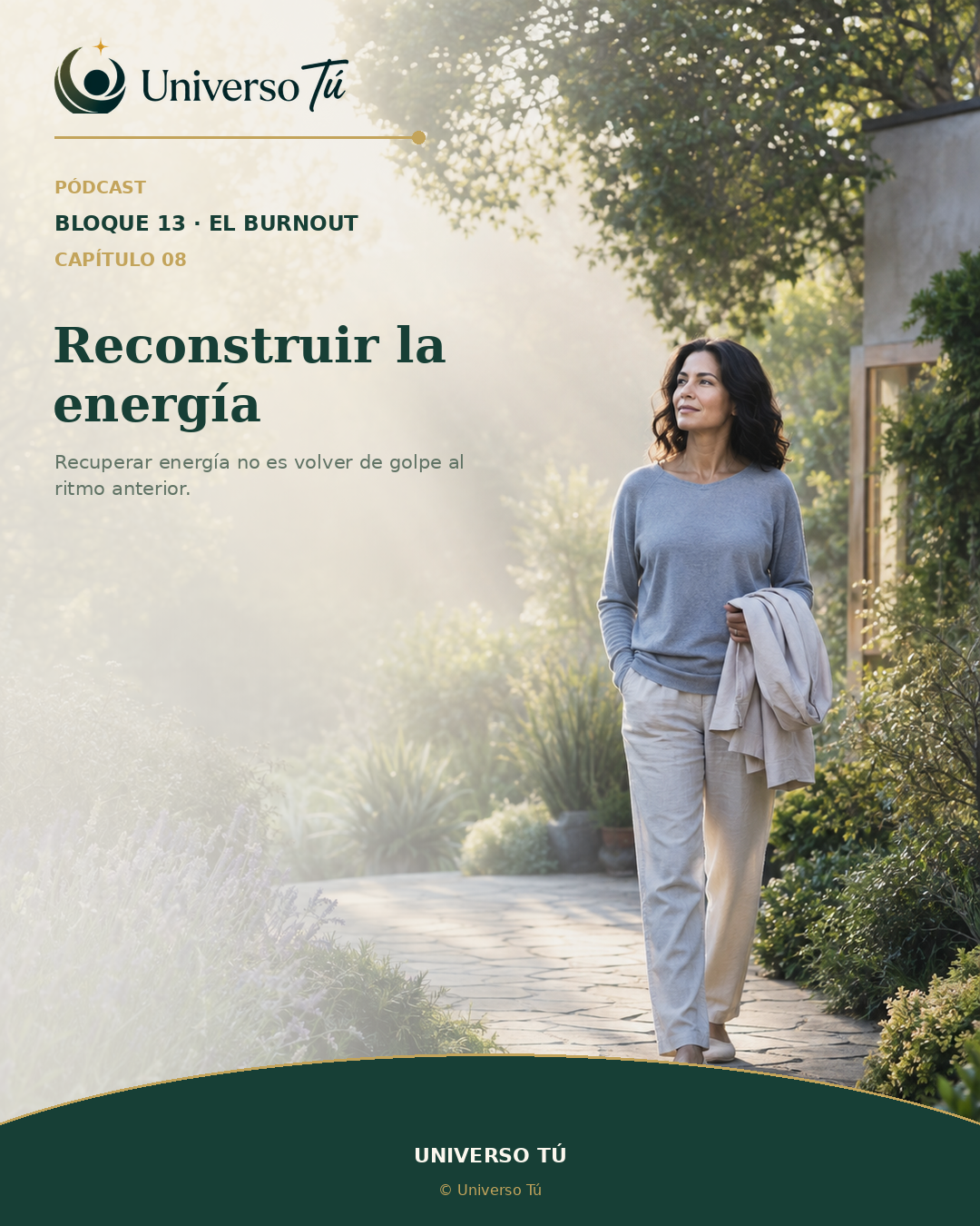 Persona caminando lentamente por un sendero luminoso con vegetación y horizonte abierto
