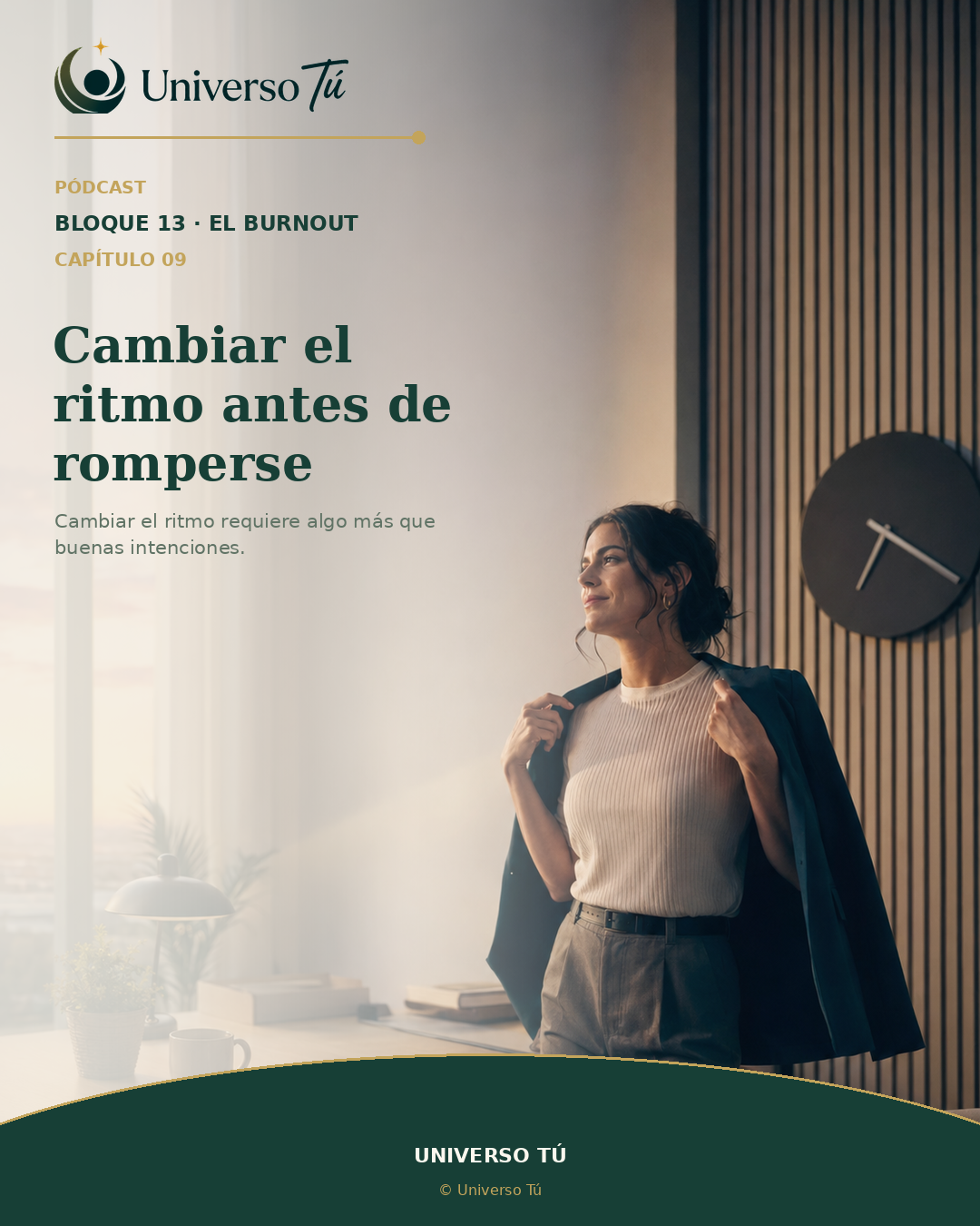 Profesional cerrando la agenda a una hora razonable en un espacio de trabajo ordenado y sereno